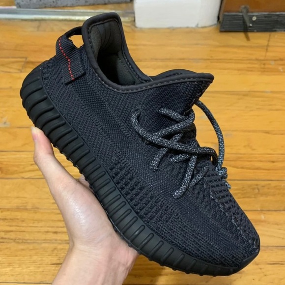 Yeezy 350 v2 Black - Picture 1 of 3